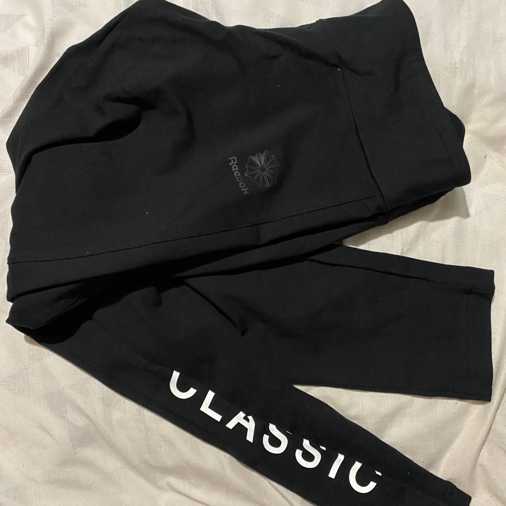 Redbox Classic workout leggings